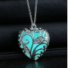 Collier photoluminescent avec cœur lumineux Collier photoluminescent avec cœur lumineux