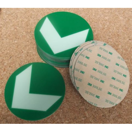 Adhésif photoluminescent directionnel rond