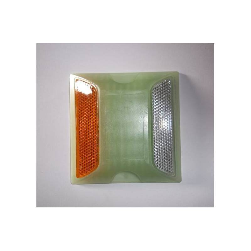 Plot routier photoluminescent et rétroréfléchissant Plot routier photoluminescent et rétroréfléchissant