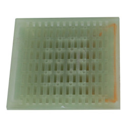 Plot routier photoluminescent et rétroréfléchissant