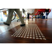 Bande podotactile phosphorescente